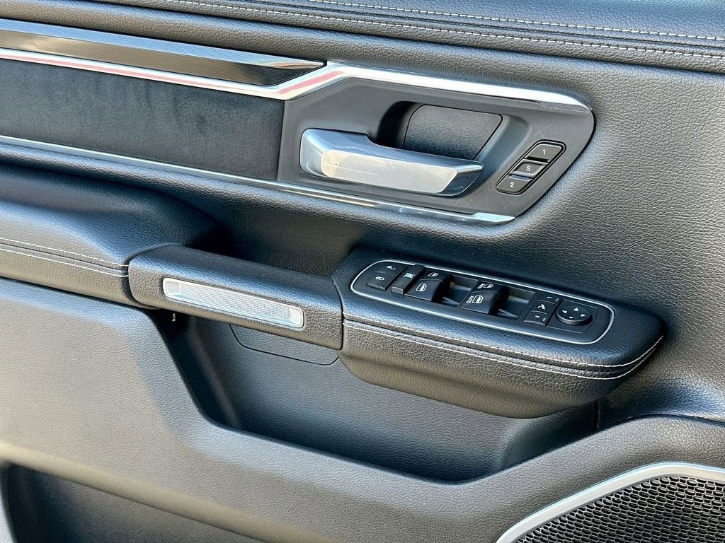 2019 RAM 1500 Laramie Crew Cab 4x4 5'7" Box