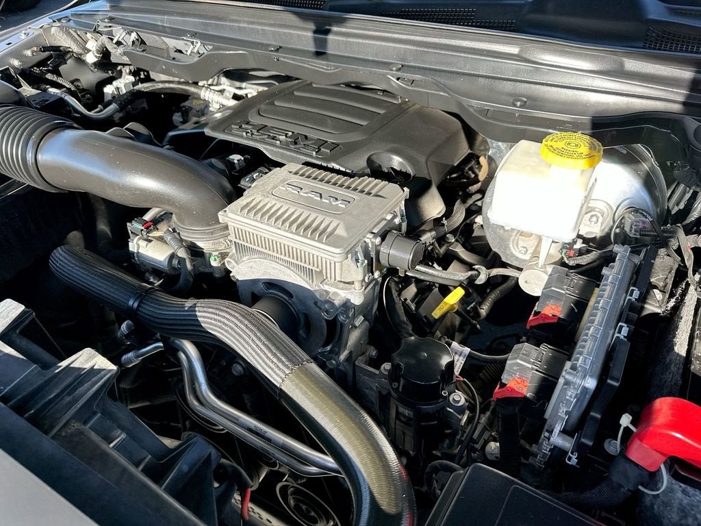 2019 RAM 1500 Laramie Crew Cab 4x4 5'7" Box