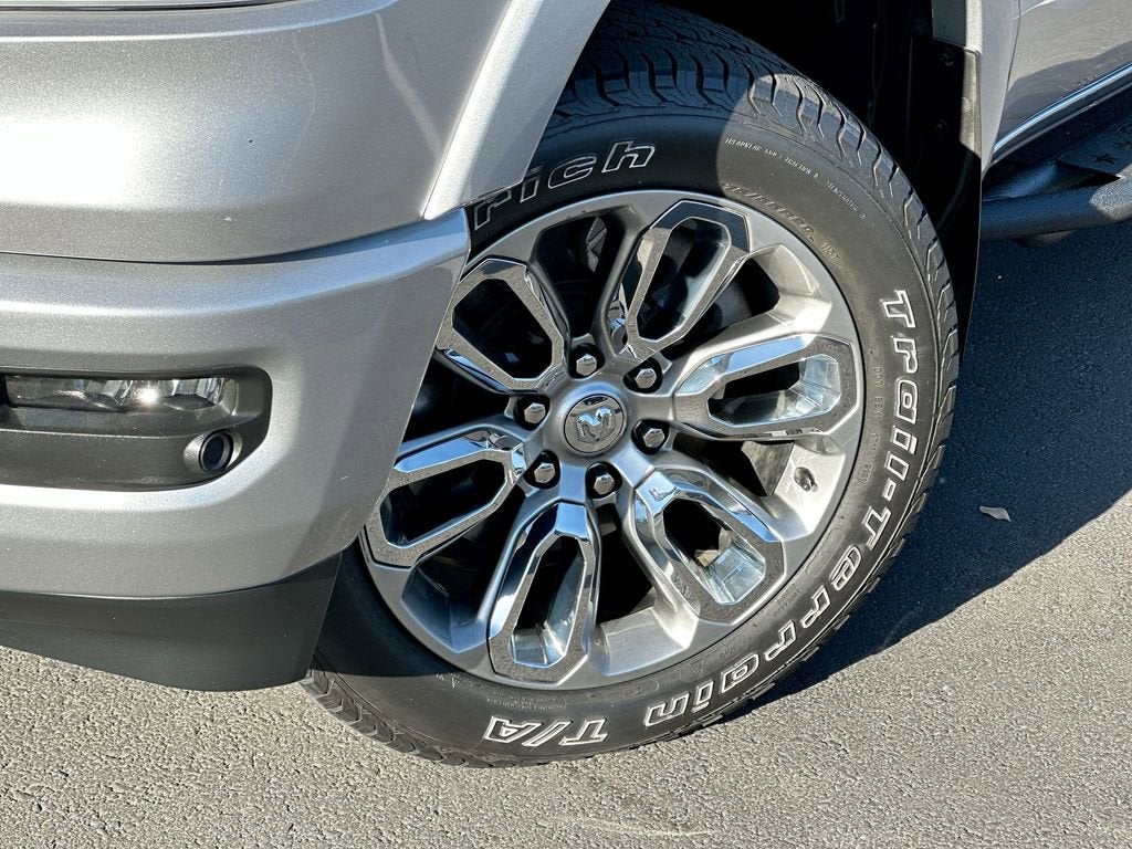 2019 RAM 1500 Laramie Crew Cab 4x4 5'7" Box