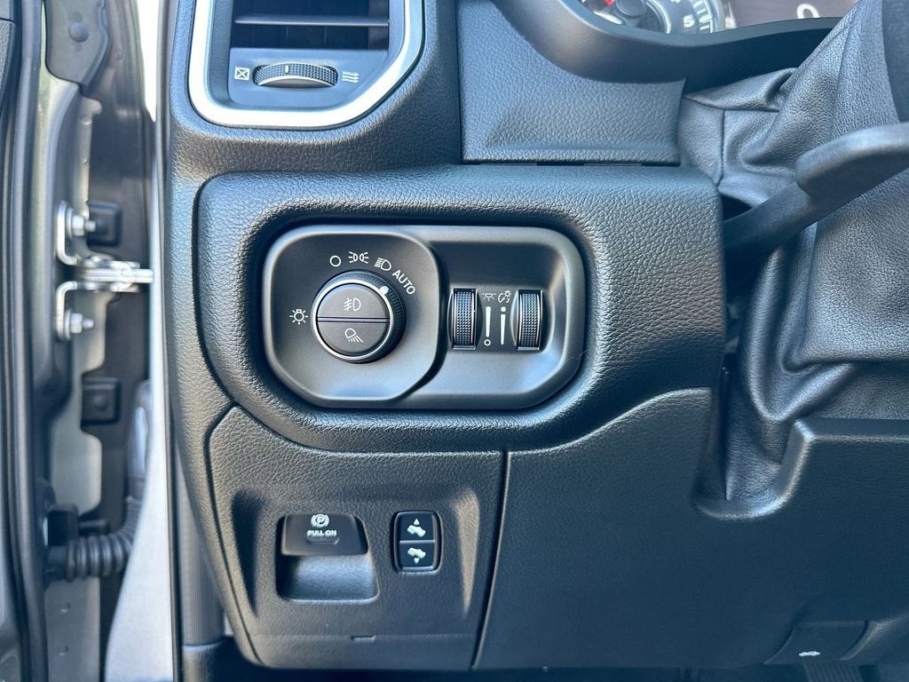 2019 RAM 1500 Laramie Crew Cab 4x4 5'7" Box