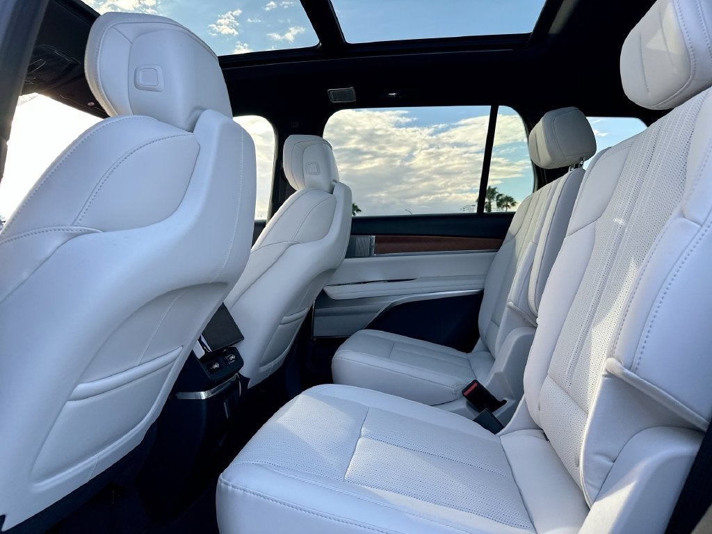 2027 Cadillac VISTIQ Luxury