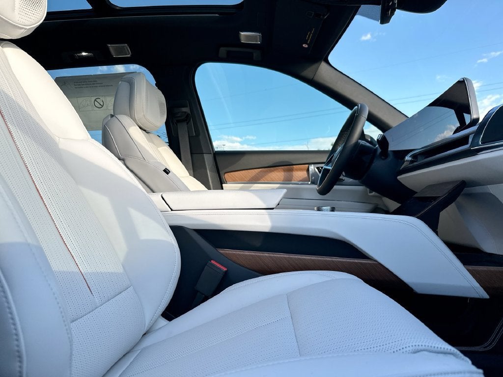2027 Cadillac VISTIQ Luxury