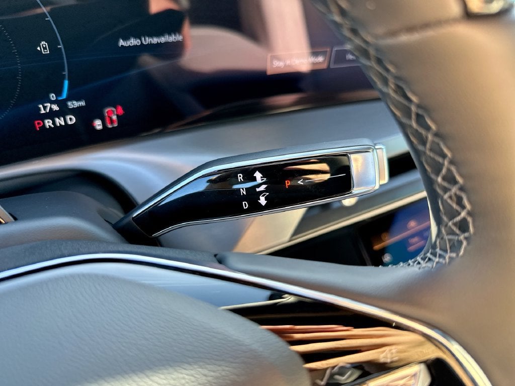 2027 Cadillac VISTIQ Luxury