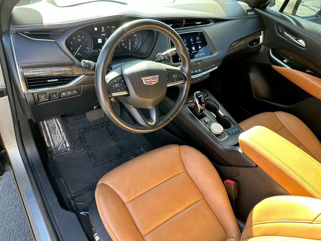 2023 Cadillac XT4 Premium Luxury