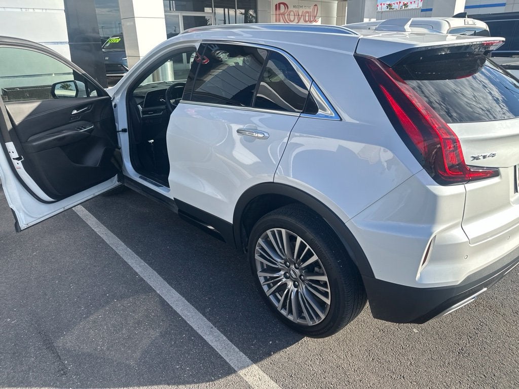 2024 Cadillac XT4 Premium Luxury