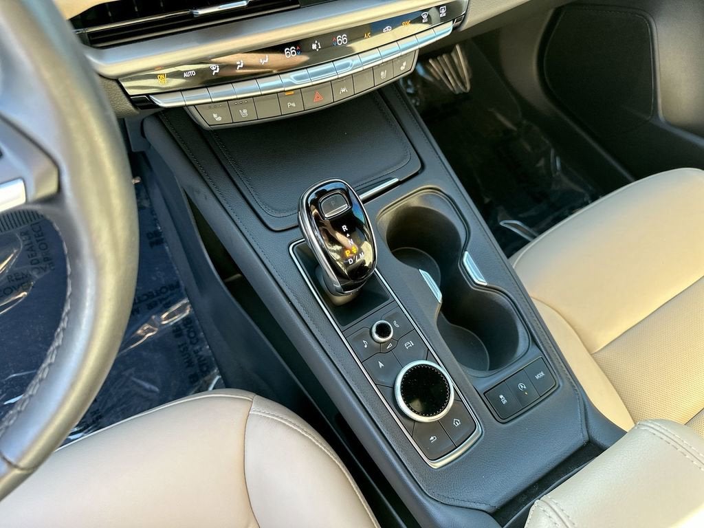 2024 Cadillac XT4 Premium Luxury