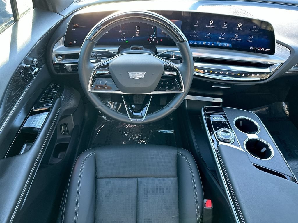 2024 Cadillac LYRIQ Luxury 2