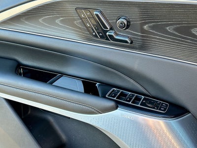 2024 Cadillac LYRIQ Luxury 2