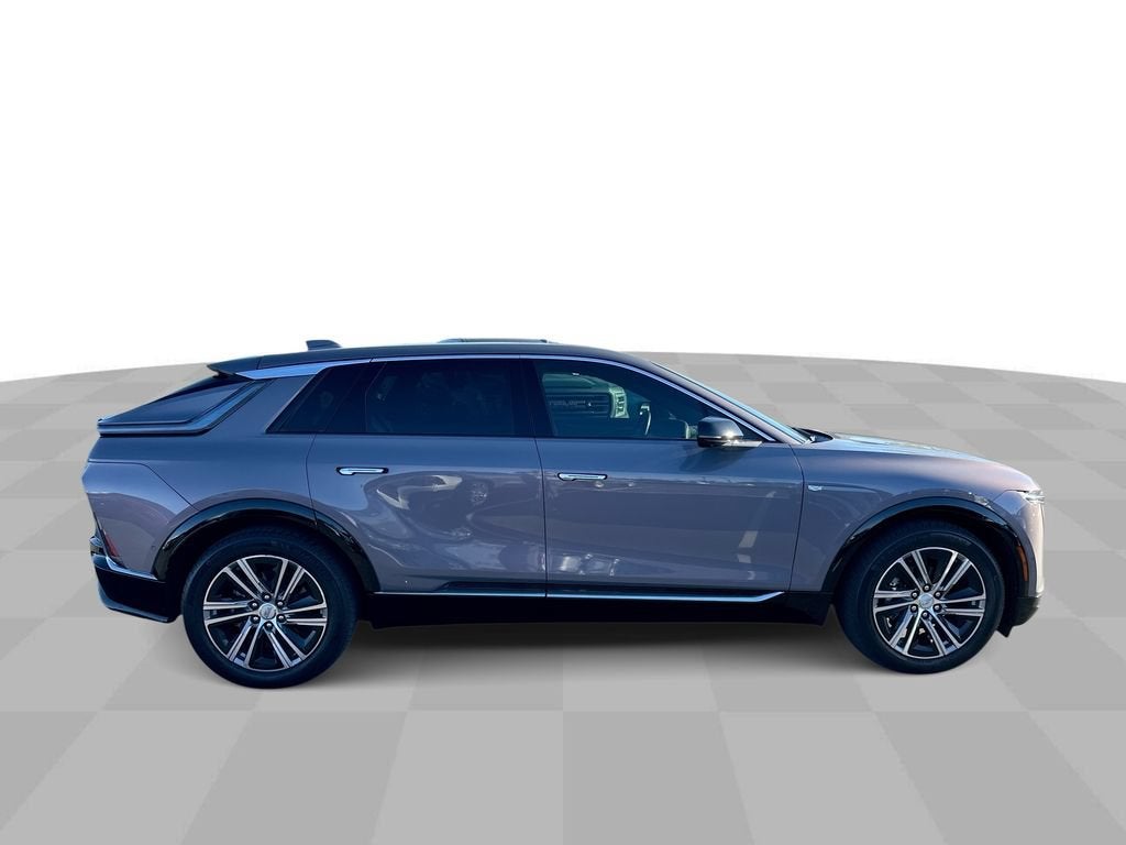 2024 Cadillac LYRIQ Luxury 2