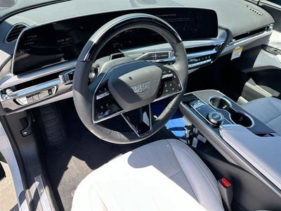 2025 Cadillac LYRIQ Luxury 2