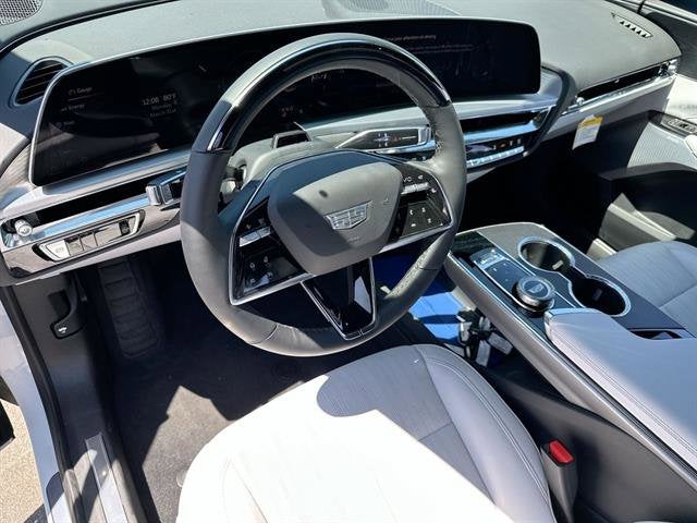 2025 Cadillac LYRIQ Luxury 2