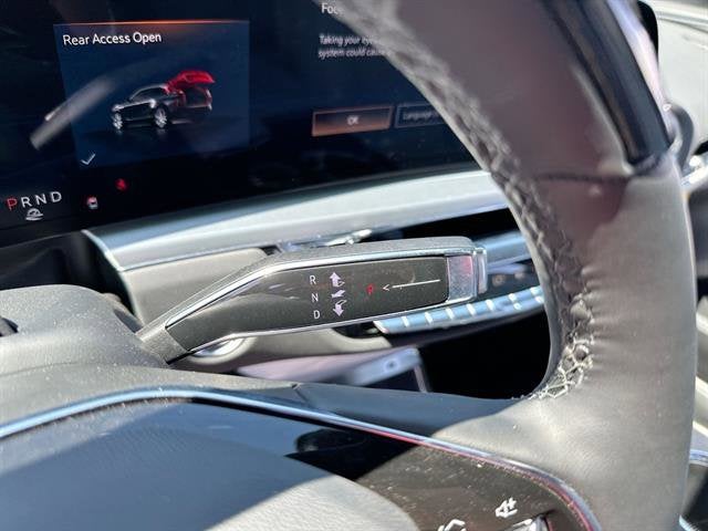 2025 Cadillac LYRIQ Luxury 2