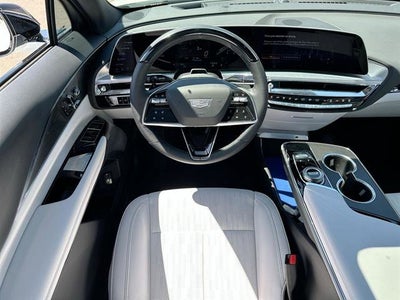 2025 Cadillac LYRIQ Luxury 2