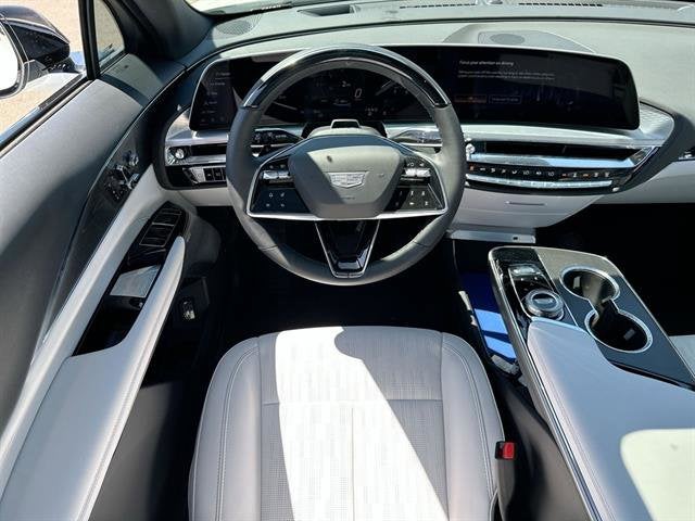 2025 Cadillac LYRIQ Luxury 2