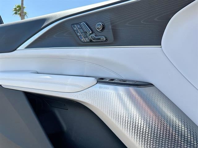 2025 Cadillac LYRIQ Luxury 2