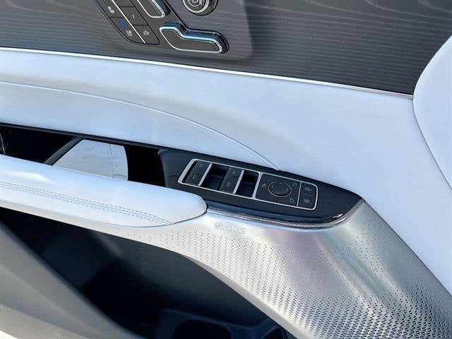 2025 Cadillac LYRIQ Luxury 2