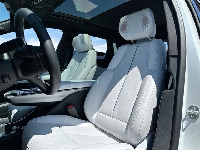 2025 Cadillac LYRIQ Luxury 2