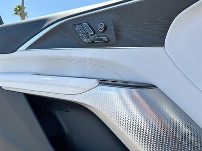 2025 Cadillac LYRIQ Luxury 2