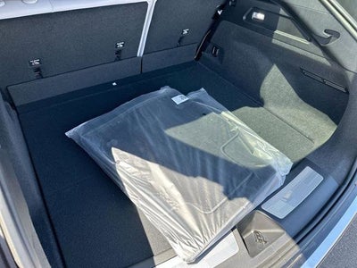 2025 Cadillac LYRIQ Luxury 2