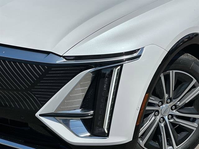 2025 Cadillac LYRIQ Luxury 2