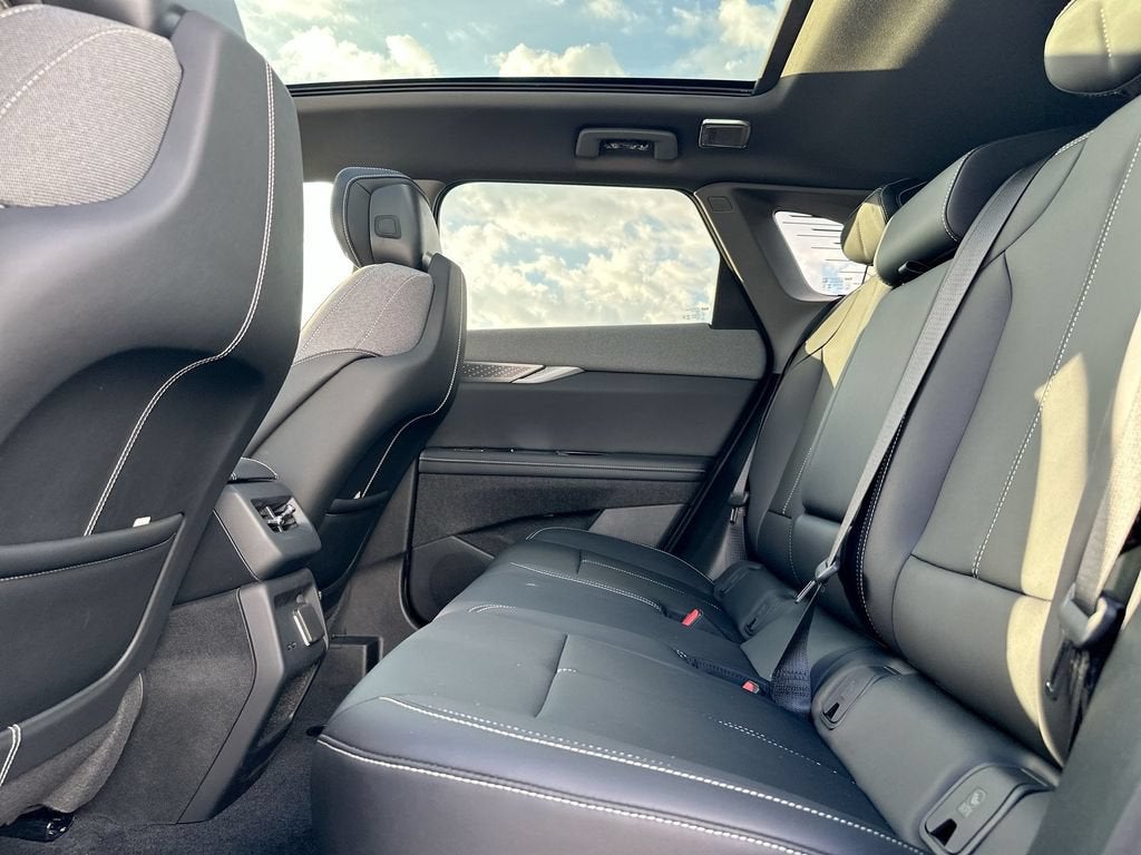 2027 Cadillac OPTIQ Luxury - Photo 19