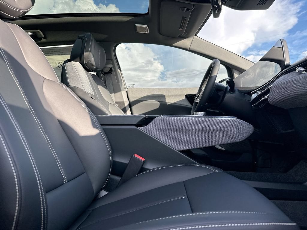 2027 Cadillac OPTIQ Luxury - Photo 21