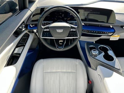 2025 Cadillac OPTIQ Luxury 2