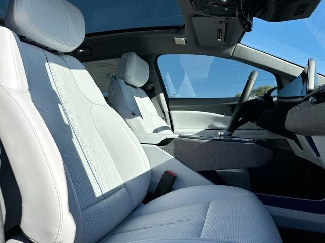 2025 Cadillac OPTIQ Luxury 2