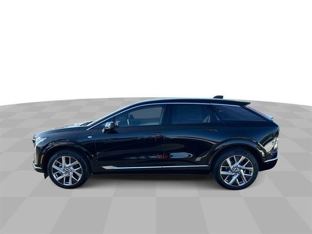 2025 Cadillac OPTIQ Luxury 2