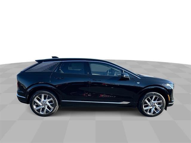2025 Cadillac OPTIQ Luxury 2