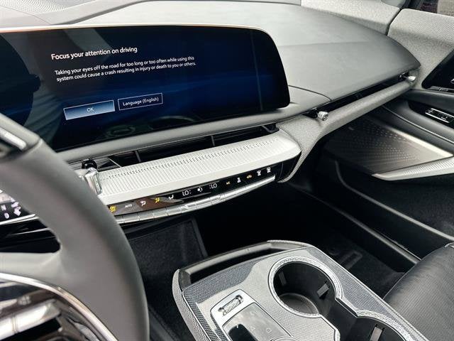 2025 Cadillac OPTIQ Luxury 2