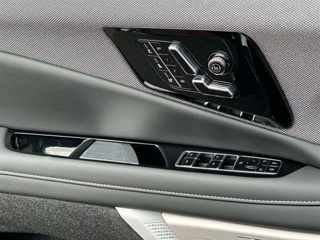 2025 Cadillac OPTIQ Luxury 2