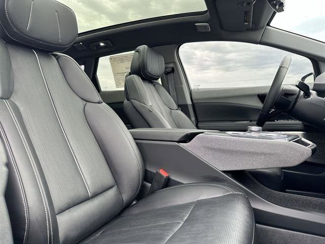 2025 Cadillac OPTIQ Luxury 2