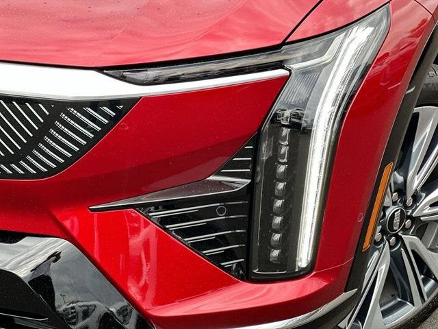 2025 Cadillac OPTIQ Luxury 2