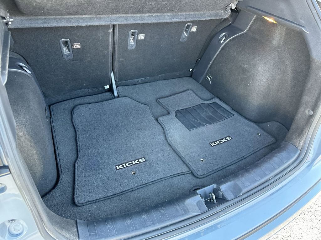 2021 Nissan Kicks SR