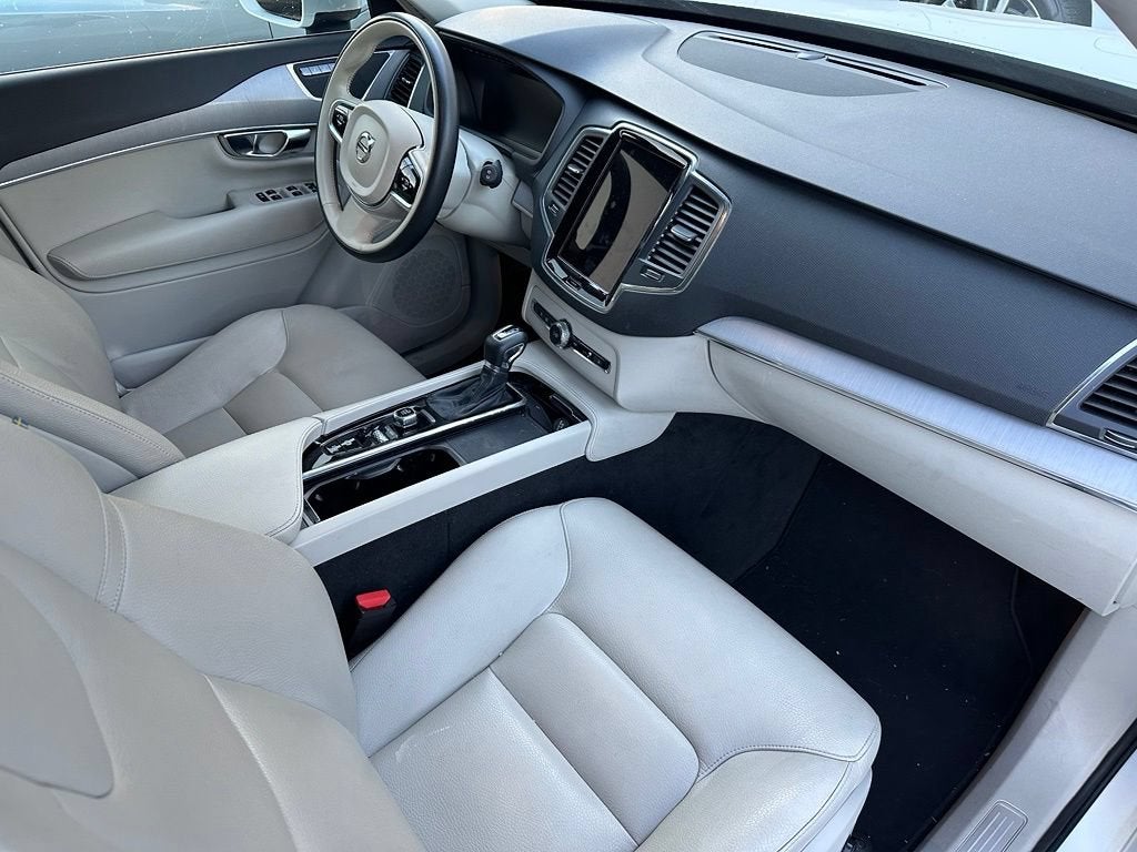2021 Volvo XC90 T5 Momentum 7 Passenger