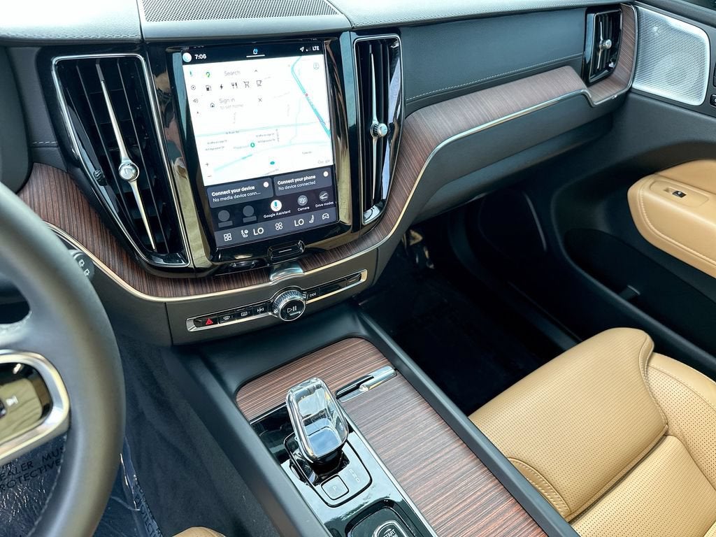2023 Volvo XC60 Recharge Plug-In Hyb Ultimate Dark Theme