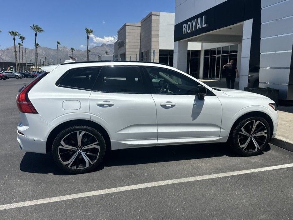 2025 Volvo XC60 B5 Ultra