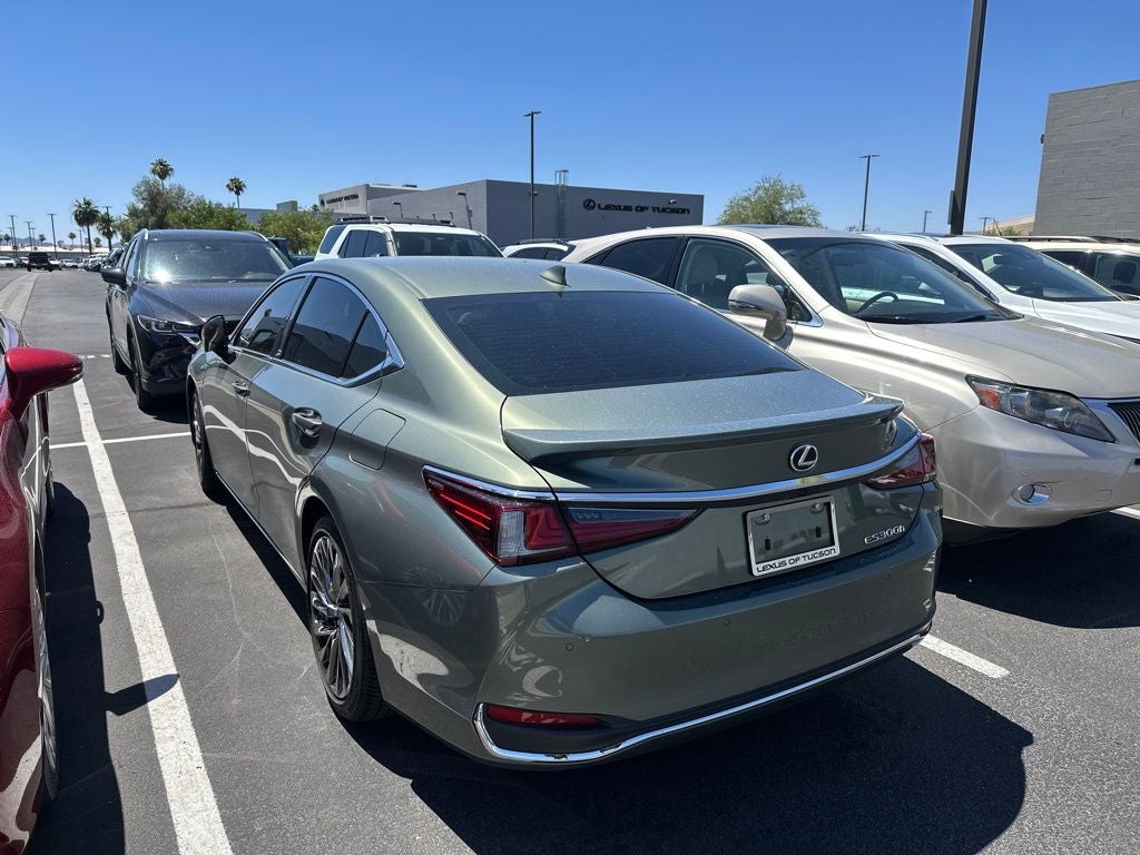 2025 Lexus ES 300h Luxury
