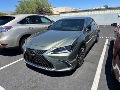 2025 Lexus ES 300h Luxury