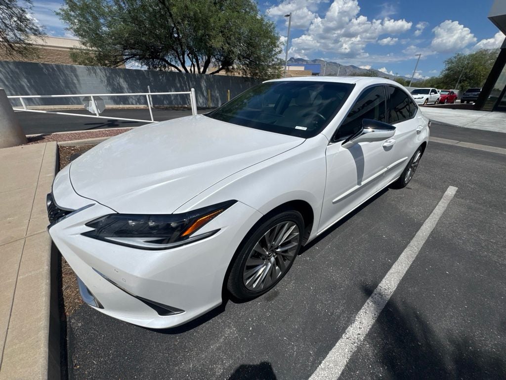 2023 Lexus ES 300h Luxury