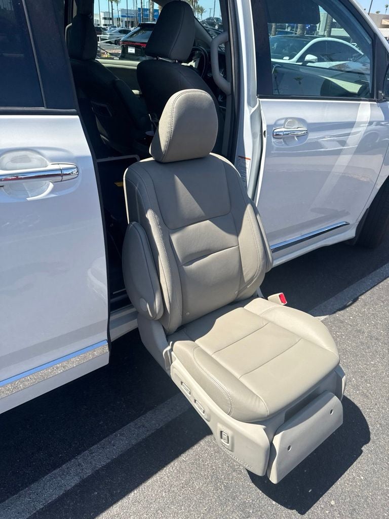 2019 Toyota Sienna XLE 7 Passenger with Auto-Access Seat
