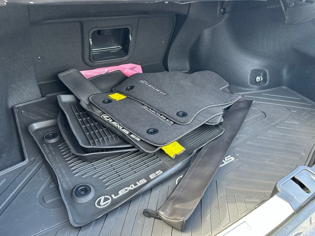 2025 Lexus ES 300h