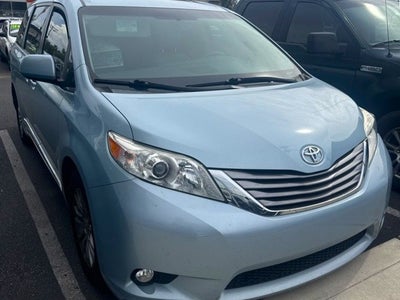 2015 Toyota Sienna XLE 8 Passenger