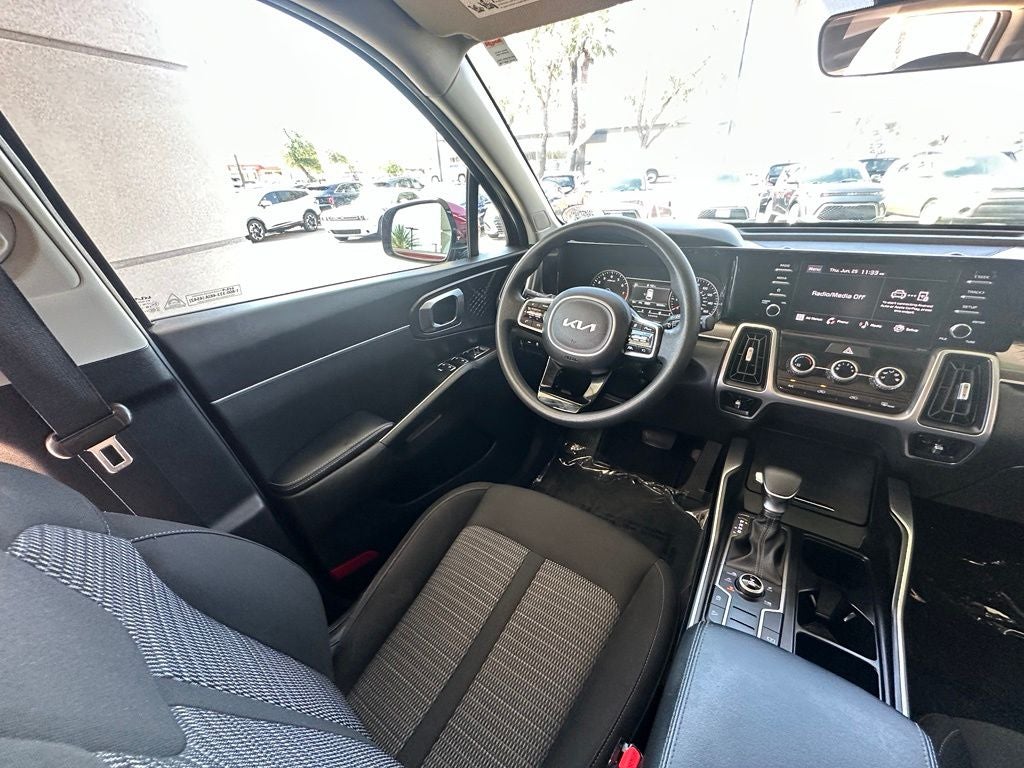 2023 Kia Sorento LX