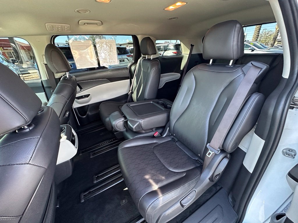 2024 Kia Carnival LX