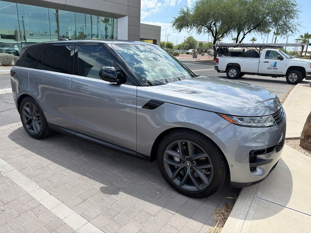 2025 Land Rover Range Rover Sport SE