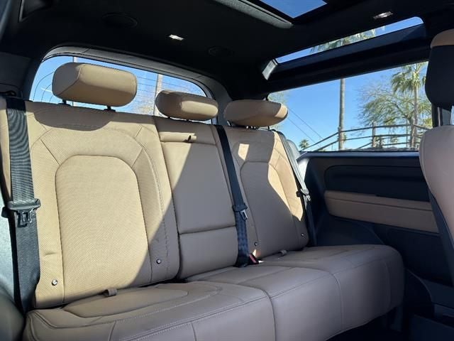 2025 Land Rover Defender 90 X-Dynamic SE