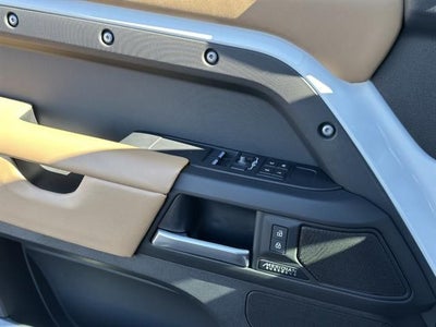 2025 Land Rover Defender 90 X-Dynamic SE