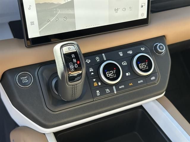 2025 Land Rover Defender 90 X-Dynamic SE